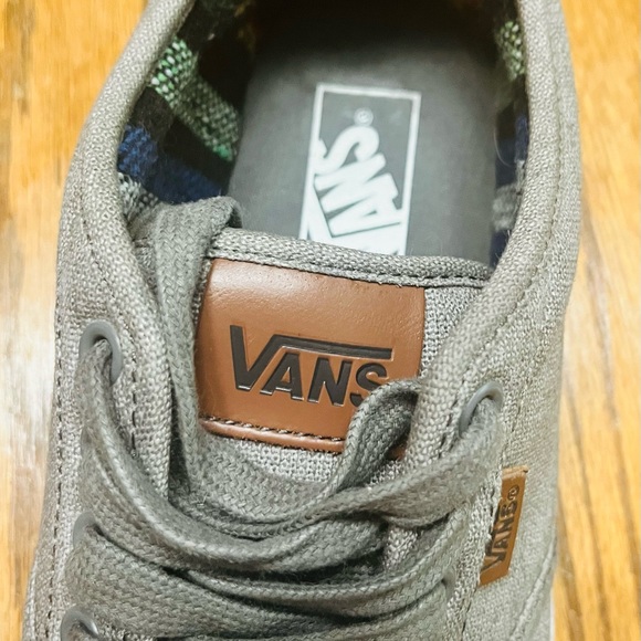 Vans Men’s size 7.5 Grey Canvas Leather Accents Sneakers Casual - Picture 4 of 6